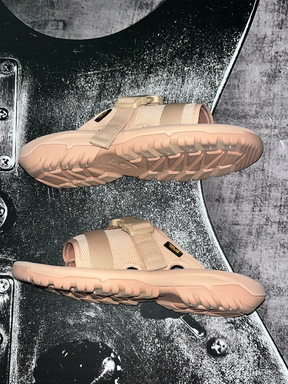NIB Teva Hurricane Sandal